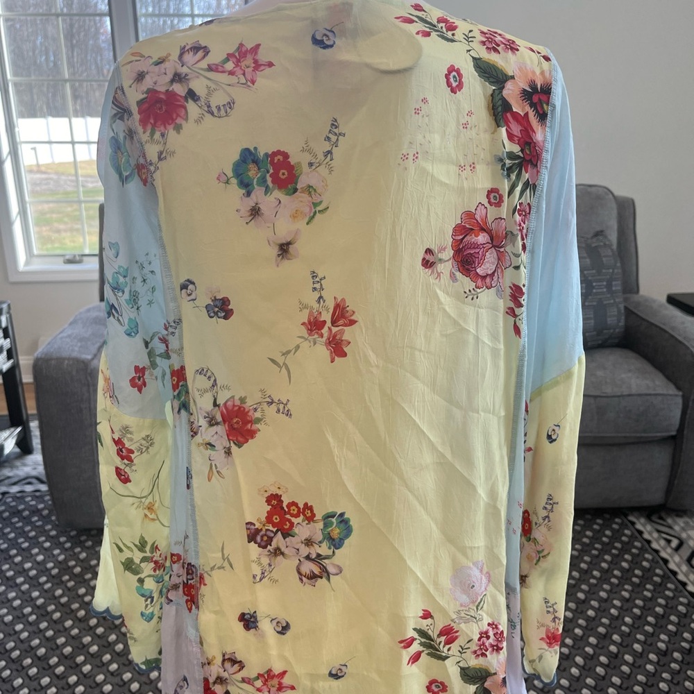 Johnny Was Vervaine Embroidered Floral Blouse Women’s Size medium - Picture 10 of 12